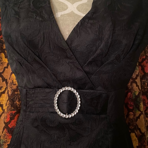 Formal dress. Size medium - Picture 2 of 4